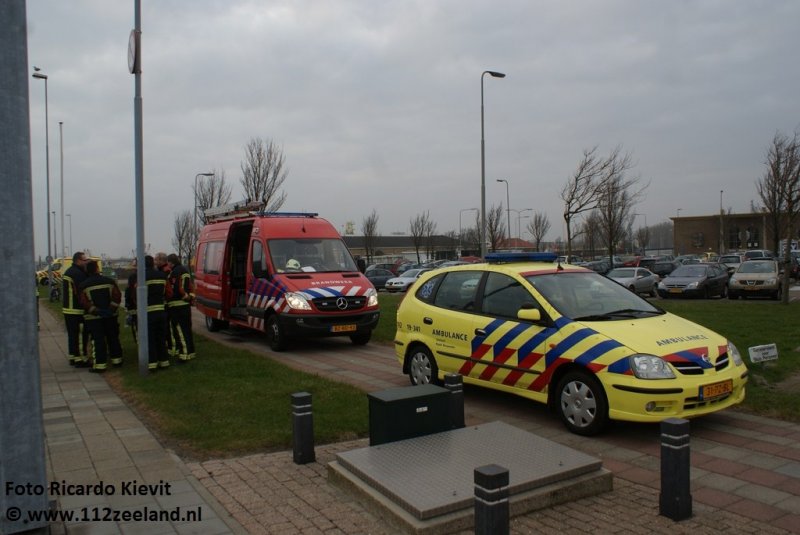 Personen te water sluizen Vlissingen 1.JPG